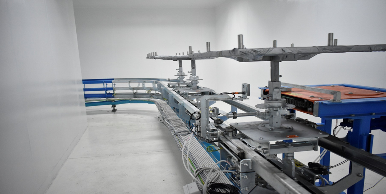 Conveyor carrier and drive detail